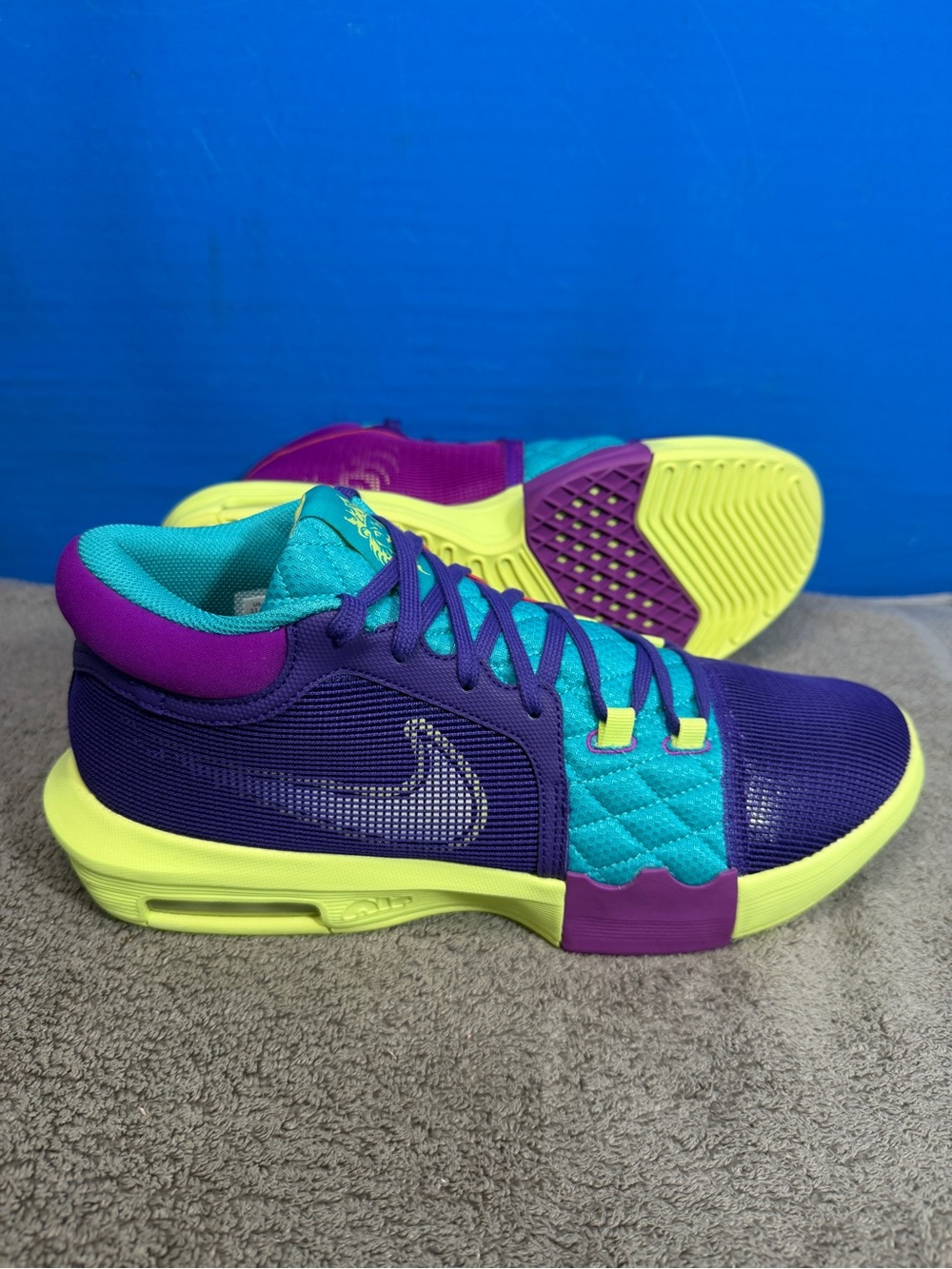 Nike Lebron james Witness 8
Brand new